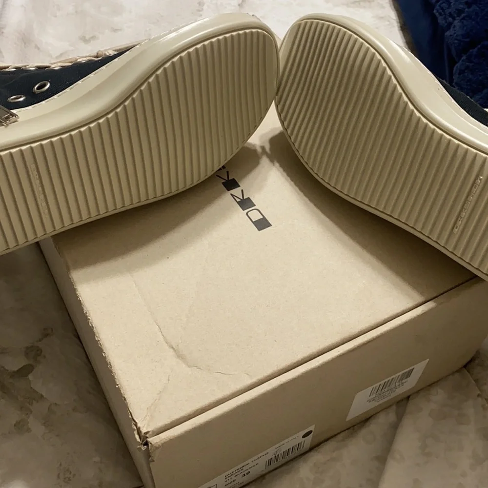 Shoes - Picture 5 of 7
